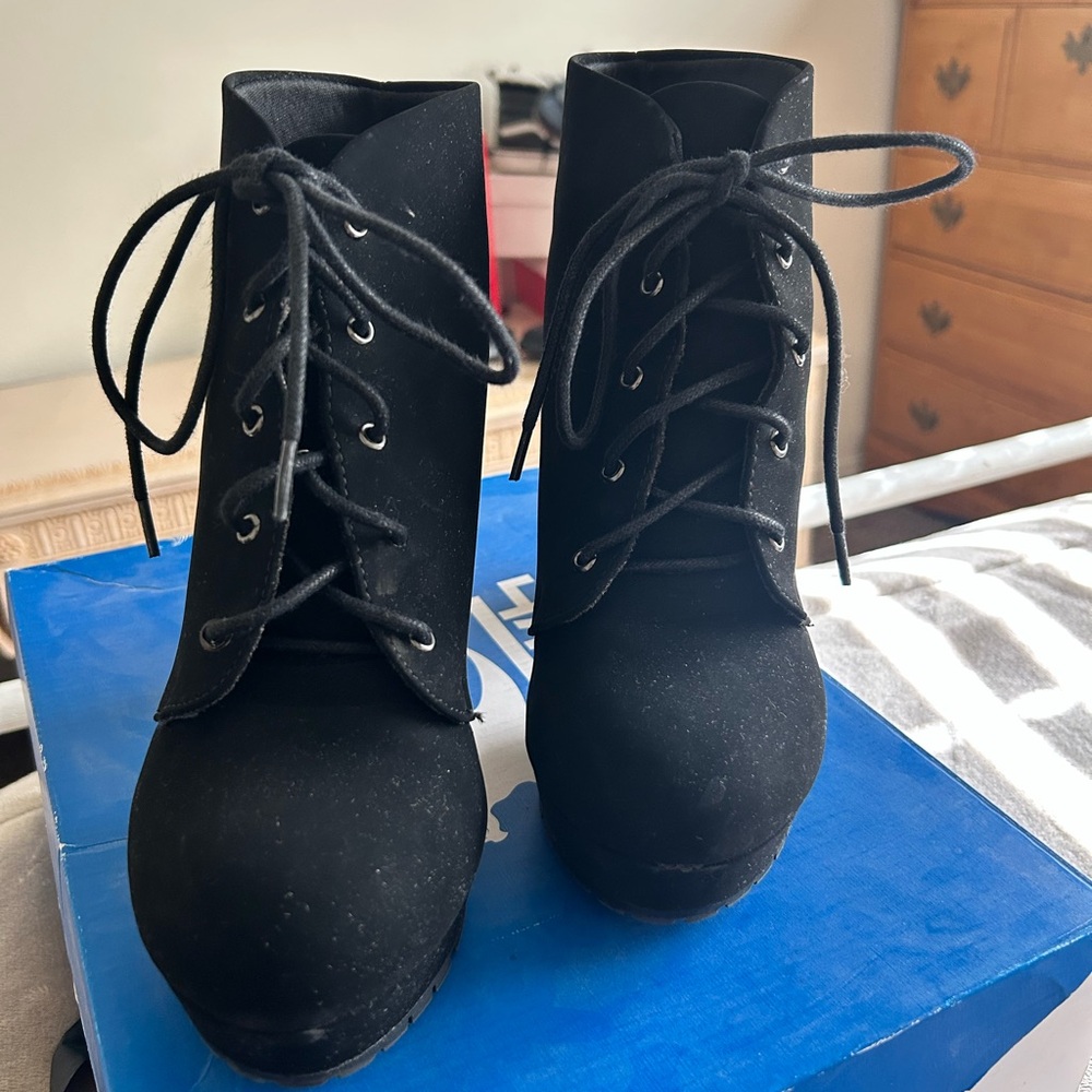 Shiekh Black Lace-Up Platform Boots